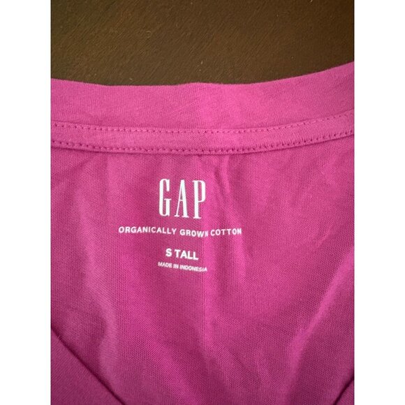 GAP NWT Classic Magenta V-Neck Short Sleeve Tee in Size Small Tall Length - Picture 3 of 8